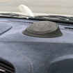 センタースピーカーにもモレルのイレイトカーボンMW3をチョイス。ダッシュは吸音効果も考慮して全面処理されている。