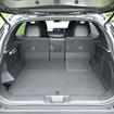 後席を起こした状態のカーゴルーム。後席使用時の奥行きは後席のスライドに応じて675～835mm