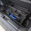 カーゴルーム下には中d値尿ケーブルなどが収納できるスペースが用意されていた