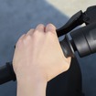 ダイハツ e-SNEAKER：3ステップでお出かけ。（2）ブレーキレバーを握る