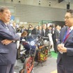 ムサシブースを訪れた石破茂首相
