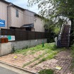 アキッパと契約の一般住宅駐車場に公共利用可能なEV充電ステーションを導入