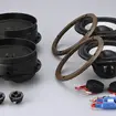 88ピスタから外した純正ユニット（左半分）と、これから取り付けるBEWITH製スピーカー「Reference Duo165S」（右半分）