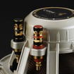 付属の専用プラグを挿入した状態の「HD（Heavy Duty）ターミナル」（画像はC130G）