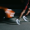 メルセデスAMG『コンセプトAMG GT XX』とアディダスの特別仕様シューズ