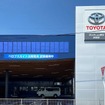「ネッツトヨタ郡山　安積店」の店舗壁面に設置されたペロブスカイト太陽電池