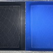 黒色のペロブスカイト太陽電池と、青色に加飾したペロブスカイト太陽電池
