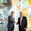 マクラーレン・レーシングのCEO Zakary Brown/ザク・ブラウン氏 （右）とMotul グループCEOオリビエ・モンタンジュ (左)