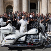 ローマ教皇レオ14世のサイン入りBMW『R18』の特別カスタム仕様