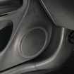 ESB8000シリーズのミッドバスはドア純正位置にインナー取り付けされている。普段使いも考慮したシンプルな取り付けだ。