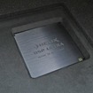 システムをコントロールするDSPにはヘリックスのDSP URTRAを用いる。フロアボードへの取り付けも上質で美しい。