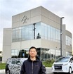 ファラデー・フューチャーのCEOの左後方のプロトタイプがFX4