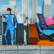 新型メルセデスベンツ『CLA』のアート作品。実物大「Hot Wheels」に