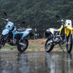 スズキ DR-Z4SM（左）とDR-Z4S（右）