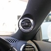 Aピラーを加工してビルトイン取り付けされるフラックスのツイーター。エアコン吹き出し口とのデザイン的な統一感もお気に入り。