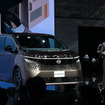 日産 エルグランドとイヴァン・エスピノーサ社長（ジャパンモビリティショー2025）