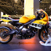 「レジェンドイエロー」のヤマハ XSR900GP 2026年モデル（ジャパンモビリティショー2025）