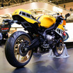 「レジェンドイエロー」のヤマハ XSR900GP 2026年モデル（ジャパンモビリティショー2025）