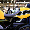 「レジェンドイエロー」のヤマハ XSR900GP 2026年モデル（ジャパンモビリティショー2025）