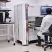 ヤマハ発動機の細胞ピッキング＆イメージングシステム「CELL HANDLER 2」