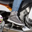 バイク系YouTuber「フォアグラ」氏の「FoieGear」ブランドとコラボしたSCOYCO『MT107WP』