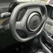 ウィンカー、ライト、ワイパースイッチは左側。