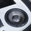 サブウーファーにはフロントスピーカーと同じく、カロッツェリアのRSシリーズ（TS-W1000RS）を用いてタイトな低域を再現。
