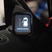 【OEM向け車載カメラAIソリューション】ドア開閉時の警告を表示するユニットも展示された