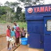 アフリカ西部・カメルーンで稼働する「ヤマハクリーンウォーターシステム」（写真は2016年）
