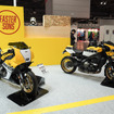 ヤマハブースに並べられたUSインターカラーのXSR900とXSR900 GP（大阪モーターサイクルショー2026）