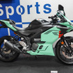 大阪モーターサイクルショー2025で初公開されたライトグリーンのヤマハ『YZF-R3』（アクセサリー装着車）