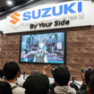 スズキとVtuber「輪堂千速」によるコラボ、スペシャルトークショーの様子（東京モーターサイクルショー2026）