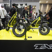 トライアンフ TXP-16（左）とTXP-12（右）（東京モーターサイクルショー2026）