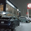 会津若松の日産ディーラーで充電中。大型電池を積む上級BEVは雪国での使用にも結構耐えられそうだった