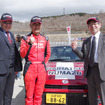 （左から）静岡ダイハツ販売の井上社長、D-SPORT Racing Team殿村監督、ダイハツ沼津販売の池原社長