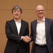 スバルの柴田英司氏（左）とインフィニオンのピーター・シェイファー氏