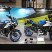 スズキ SV-7GX（左）とGSX-S1000GX（右）（東京モーターサイクルショー2026）