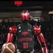 トヨタ最新AIバスケロボ「CUE7」が試合会場を沸かす｜アルバルク東京選手を参考にした動作を披露