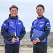 レーシングアドバイザーの小島 太久摩さん（左）と富田 俊樹さん