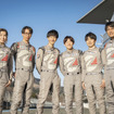 左からHana Burton／三宅 陽大／吉田 恭将／加藤 達彦／石谷 豪志／山田 遼 選手