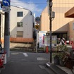 画面左右が中野区道、特別区道24-940・東中野ギンザ通り