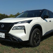 日産エクストレイルのフロントビュー。丸くなった旧型から直線基調に戻ったが、ラギットより上級という印象