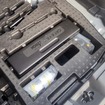タイヤパンク応急キットは、ラゲッジルームの床下などに収納されているケースが多い