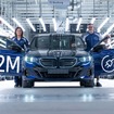 BMWグループが200万台目のEVを生産。『i5』がドイツ・ディンゴルフィング工場からラインオフ
