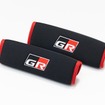 「GRレーシングハーネス」には除電効果のある専用のベルトパッドが付属