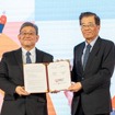 調印式：（左）TMF理事長代行 松田進氏 （右）和泰純青基金会 黃南光会長