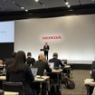 2026年3月決算を説明する三部社長