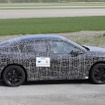 BMW iX4 市販型のプロトタイプ