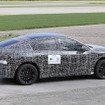 BMW iX4 市販型のプロトタイプ