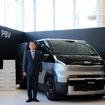 Kia Corporation 副社長のキム・サンデ氏(左)とKia PBVジャパン代表取締役社長の田島靖也氏